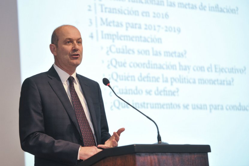 Sturzenegger realizó importanetes anuncios