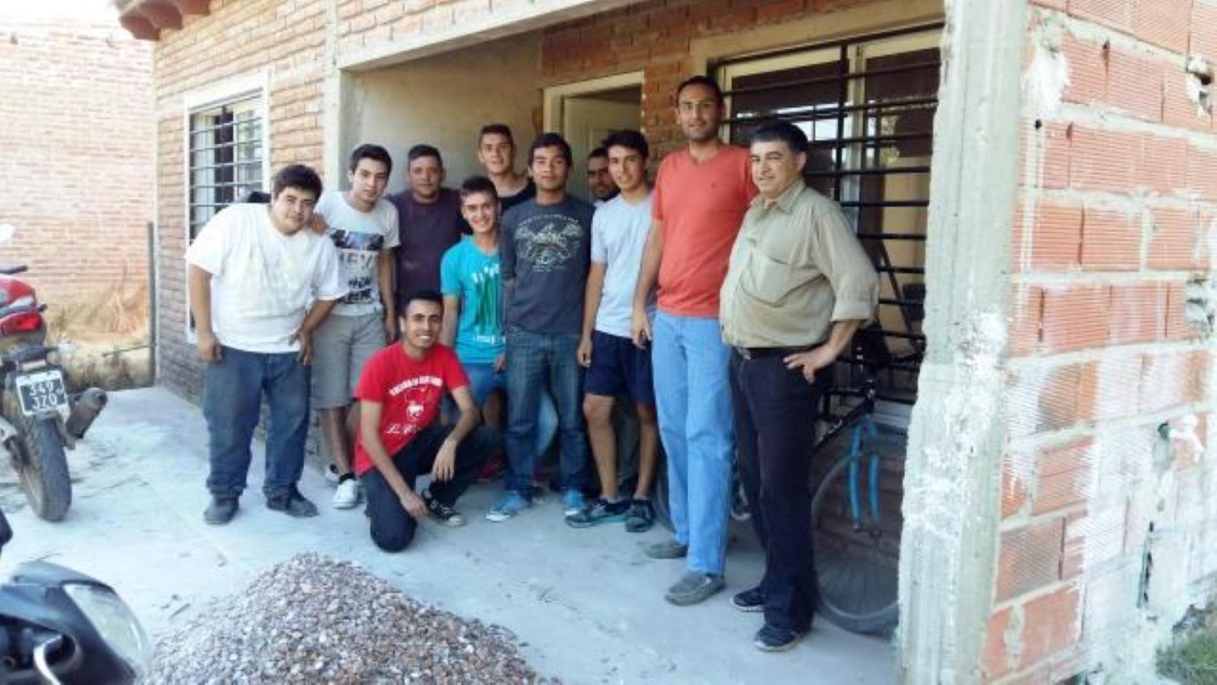 Alumnos se capacitan como auxiliares en instalaciones eléctricas