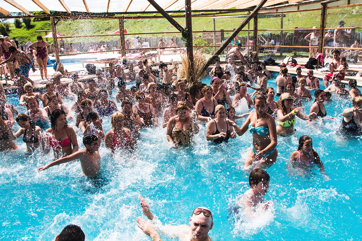 Los turistas disfrutaron del parque termal "Victoria del Agua"