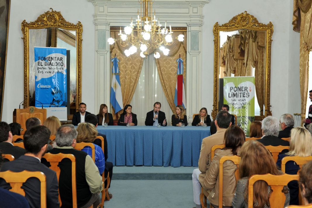 El gobierno entrerriano junto a Unicef Argentina llevarán adelante la campaña Crianza sin Violencia .