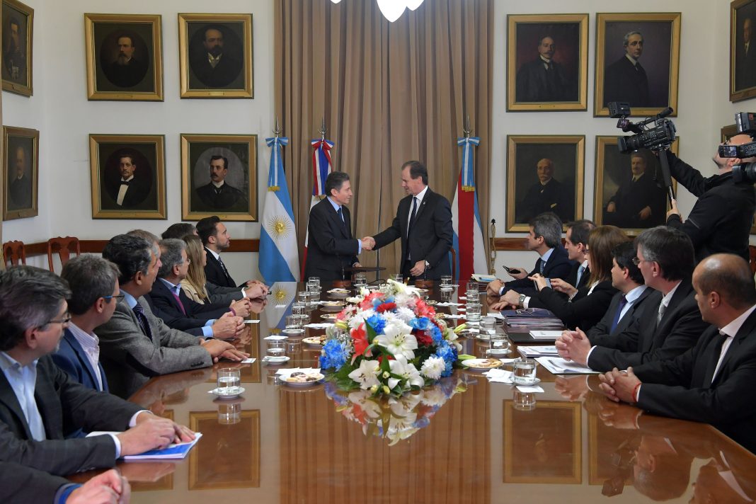 Bordet recibió en Paraná al embajador francés en la Argentina, Pierre Henri Guignard, con quien avanzó en la posibilidad de generar nuevas inversiones.