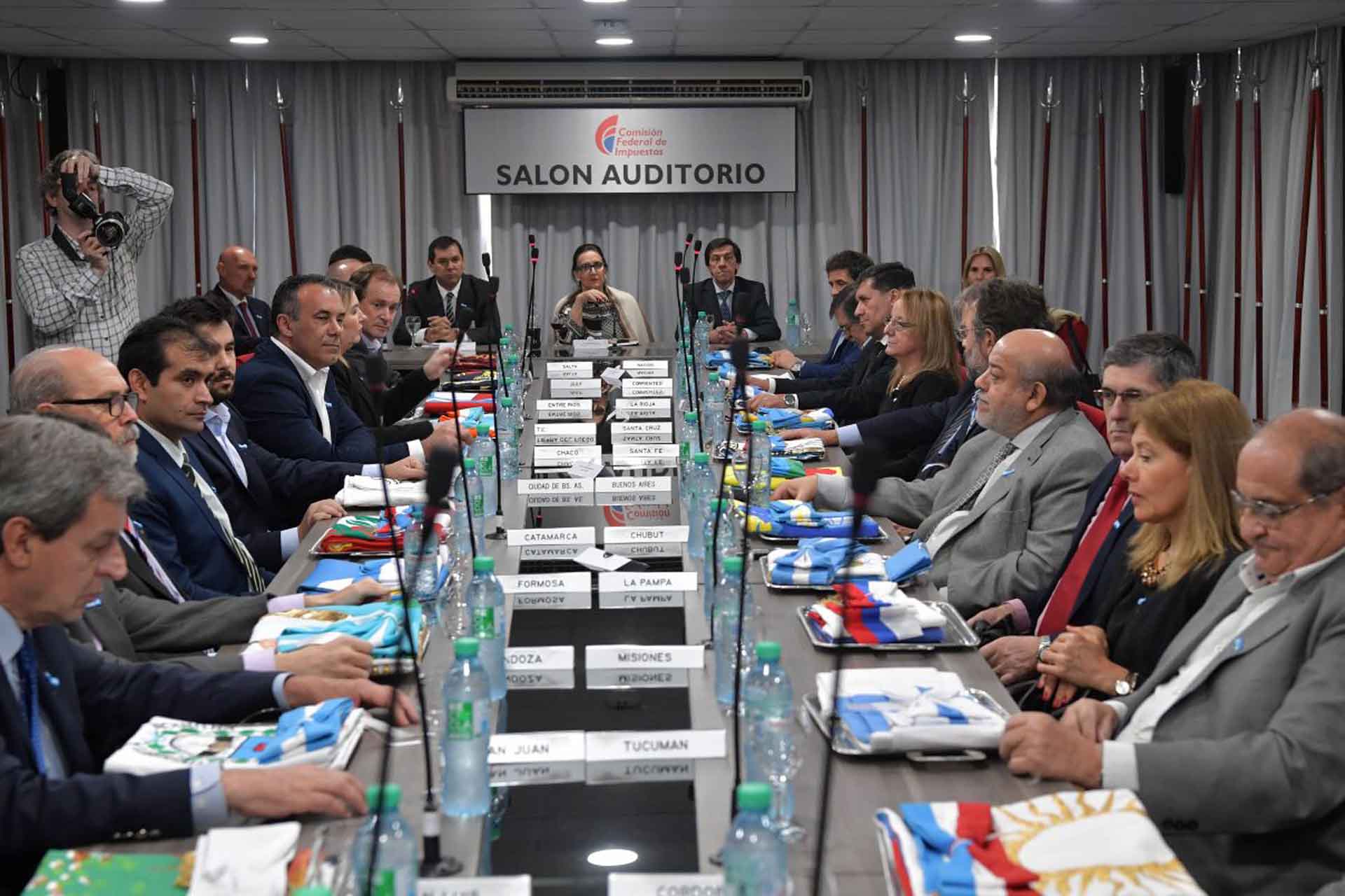 Bordet participó de la inauguración del auditorio de la Comisión Federal de Impuestos en Buenos Aires.