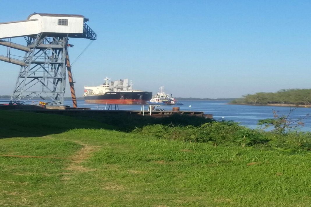 Este martes amarró en el puerto de Diamante, el buque ultramarino Coral Ocean para cargar trigo que tendrá como destino final Perú.