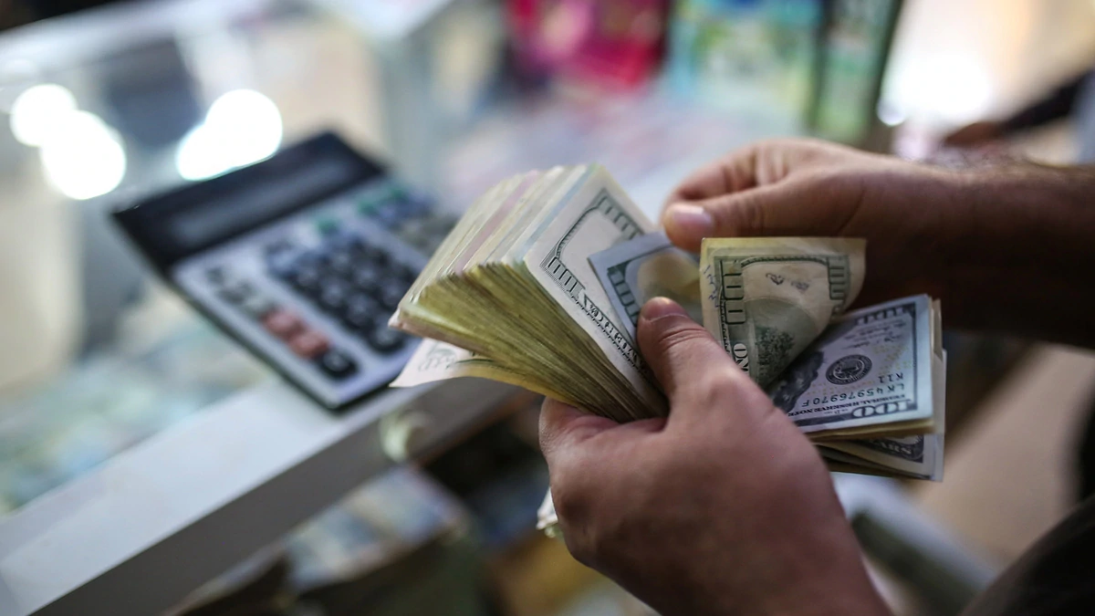 Controles al dólar: proliferan los tipos de cambio alternativos y la brecha crece hasta el 30%